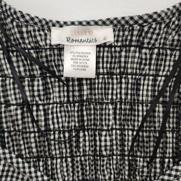 URBAN ROMANTICS Women's L Blk White Gingham Cut Out Front Crop Top Smocked Back - Picture 3 of 6